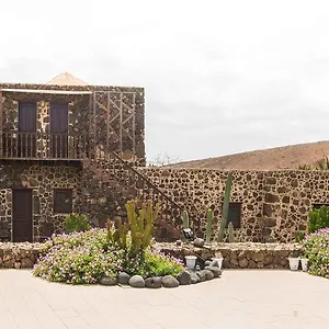 https://hotel-rural-restaurante-mahoh.in-canary-islands.com